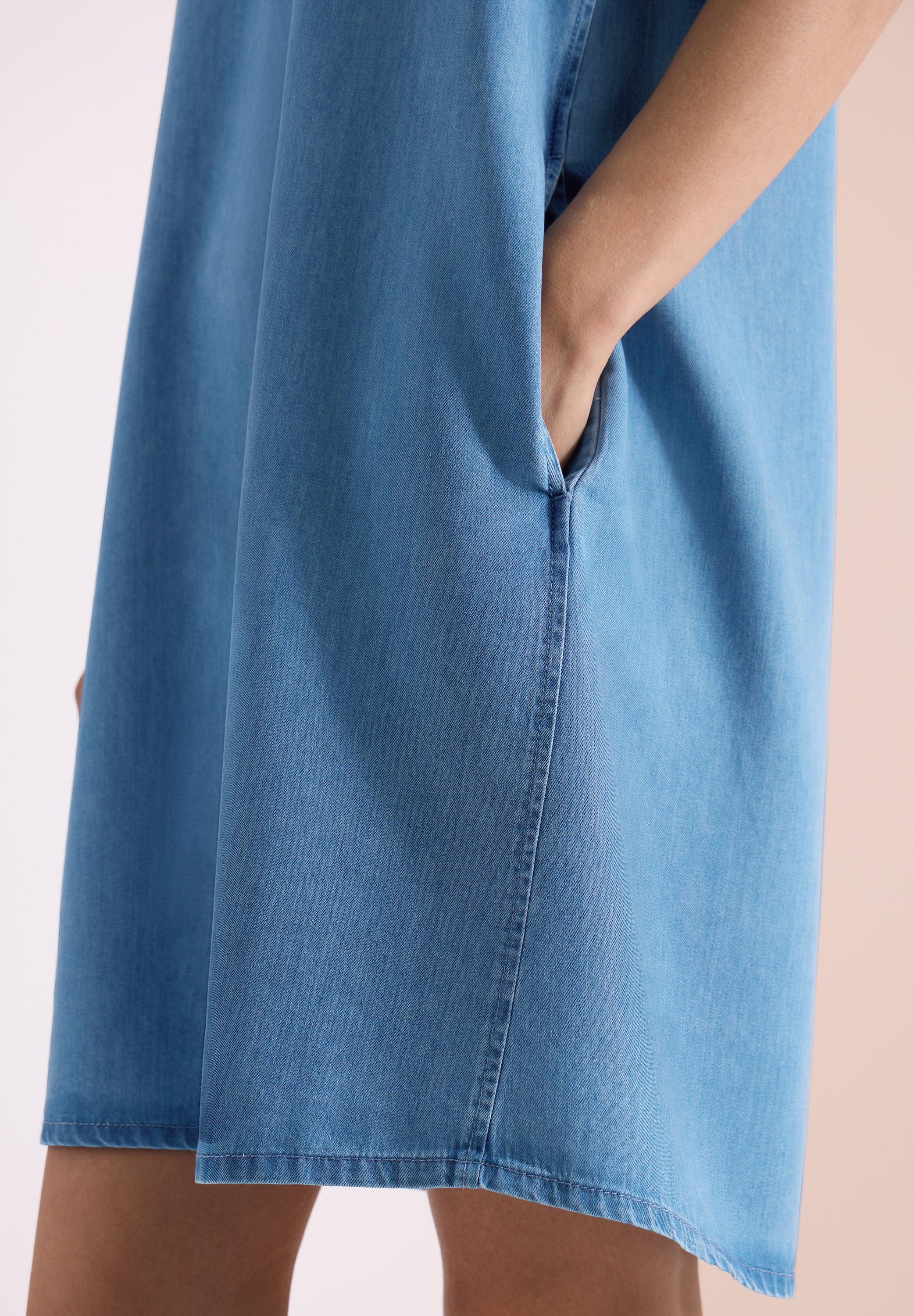 Knielanges Kleid im Denim-Look