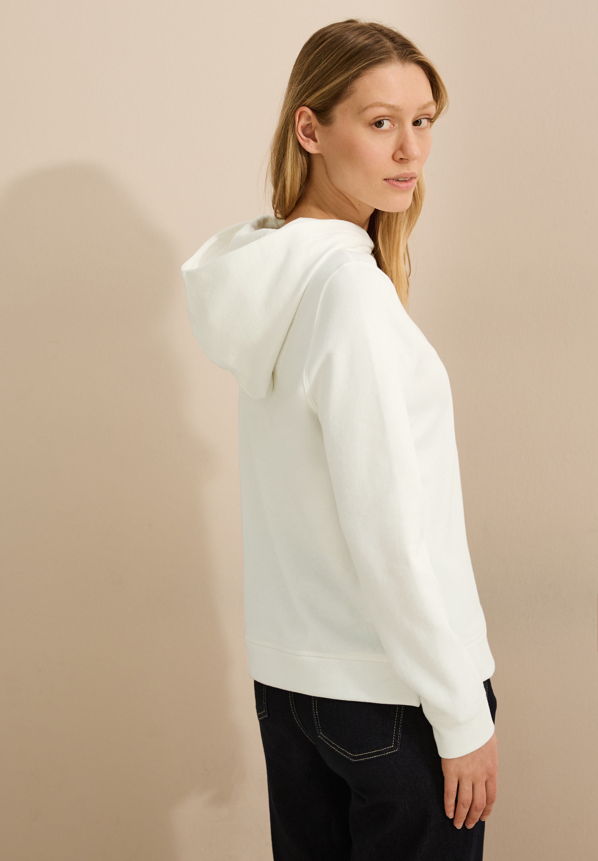 Hoodie mit Stickerei