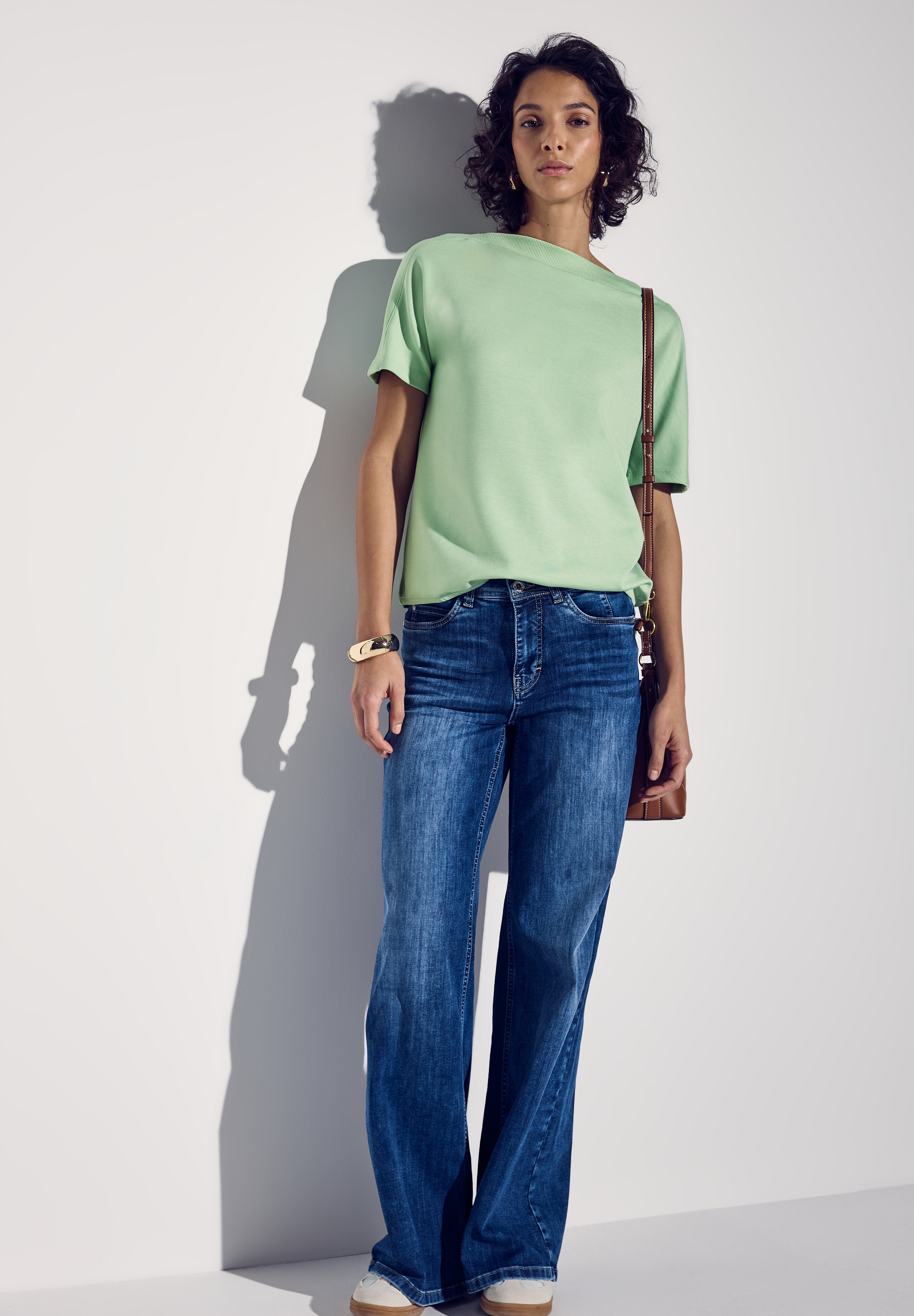 Shirt mit U-Boot-Ausschnitt