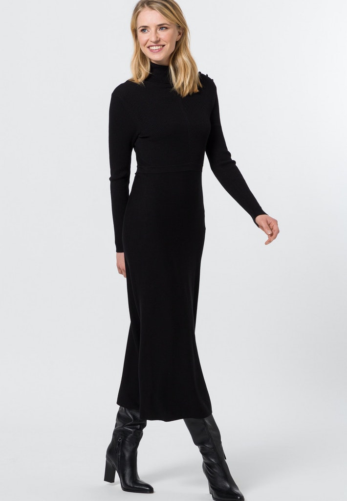 Strickkleid mit Knopfleiste Strickkleid mit Knopfleiste