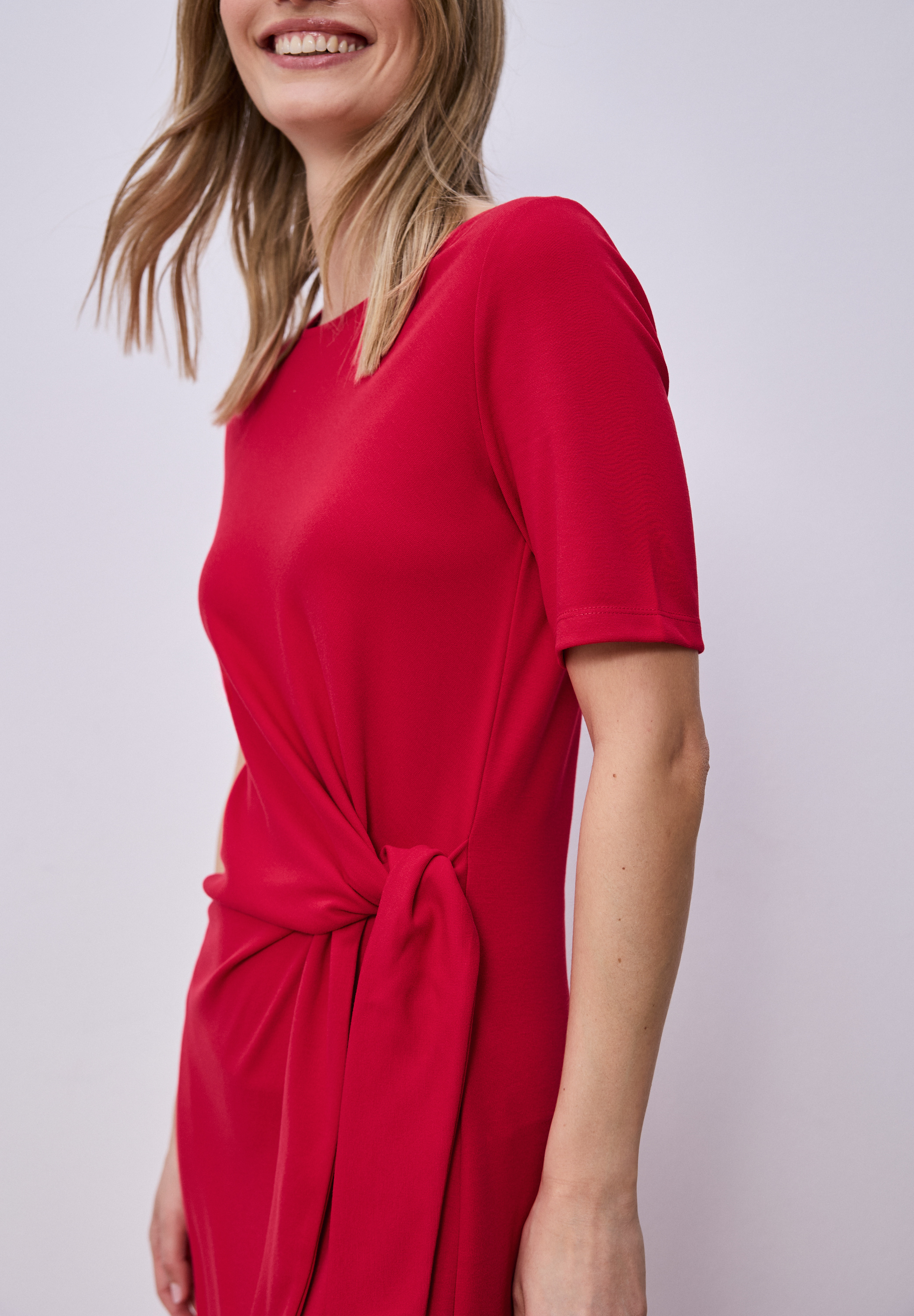 Midi-Kleid mit Knotendetail
