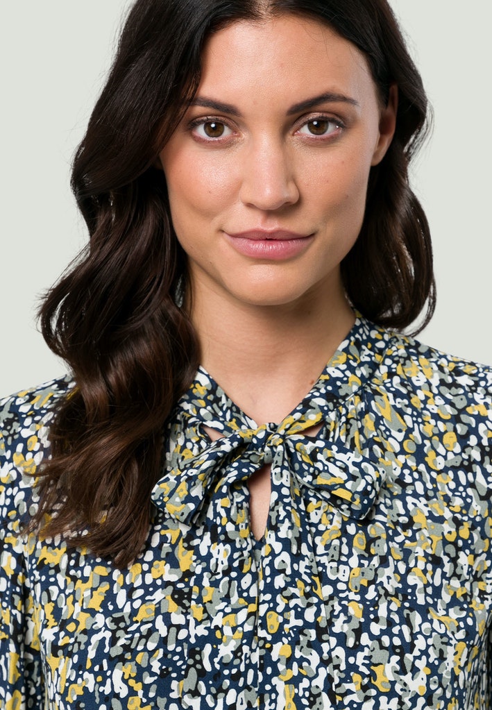 Kleid mit Schluppe Kleid mit Schluppe