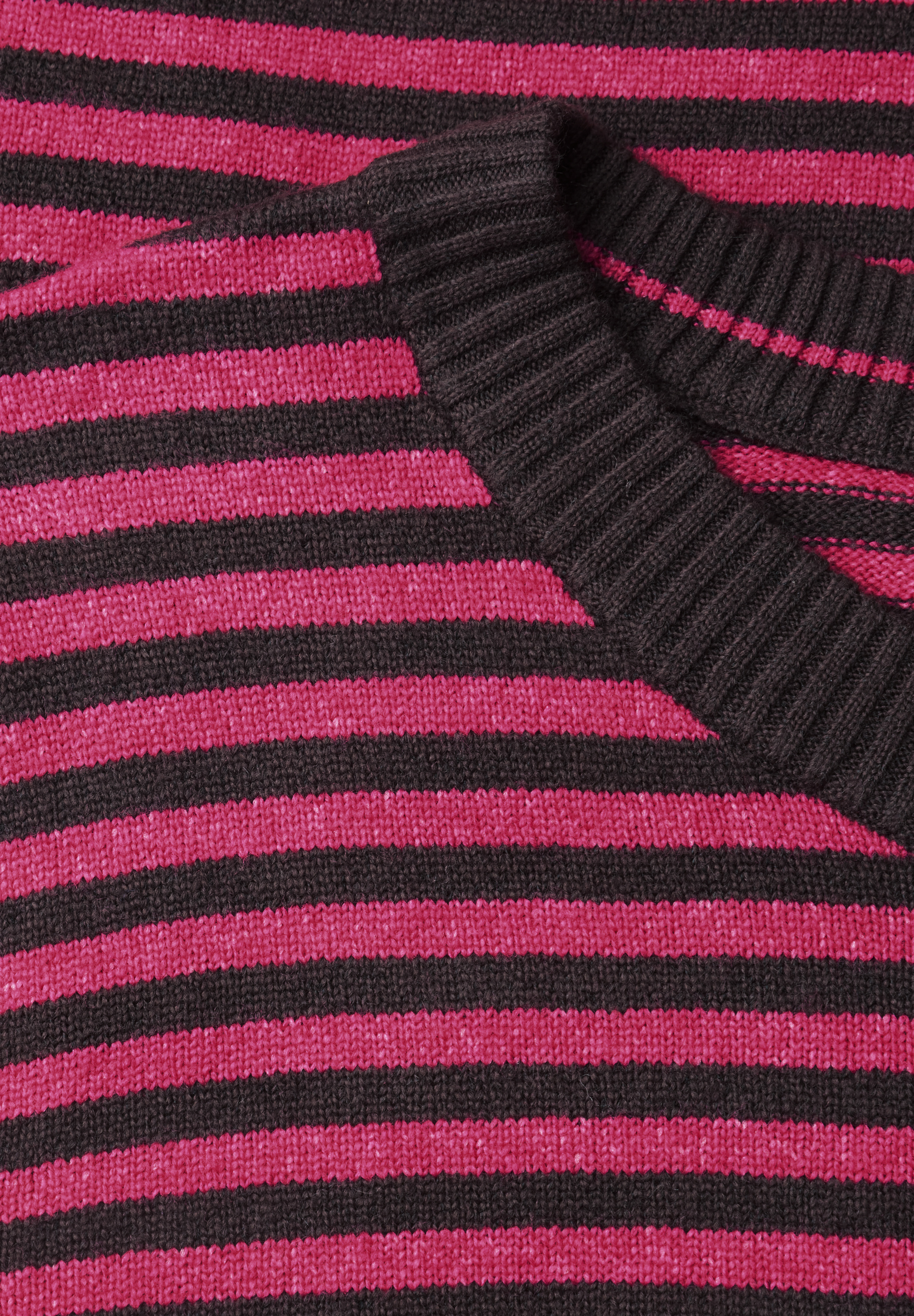 Pullover mit Rundhals und Streifen