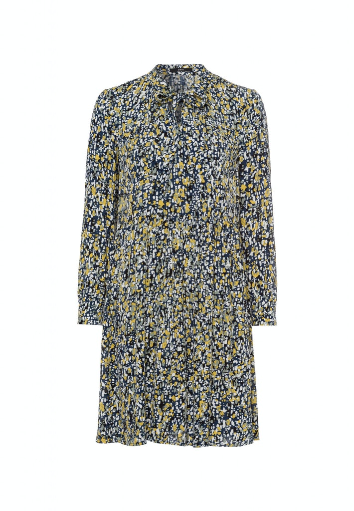 Kleid mit Schluppe Kleid mit Schluppe