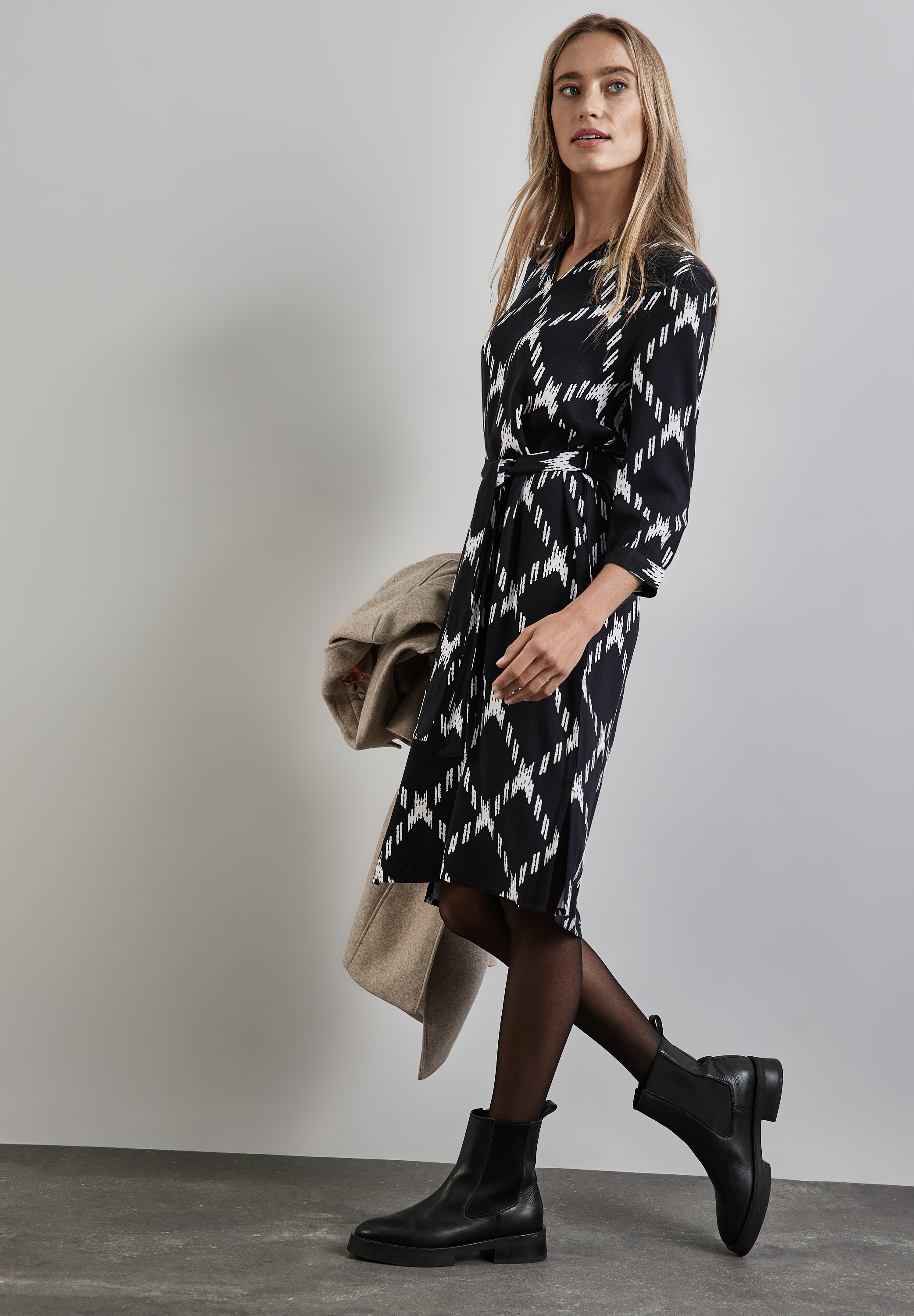 Viskose-Kleid mit Hemdkragen