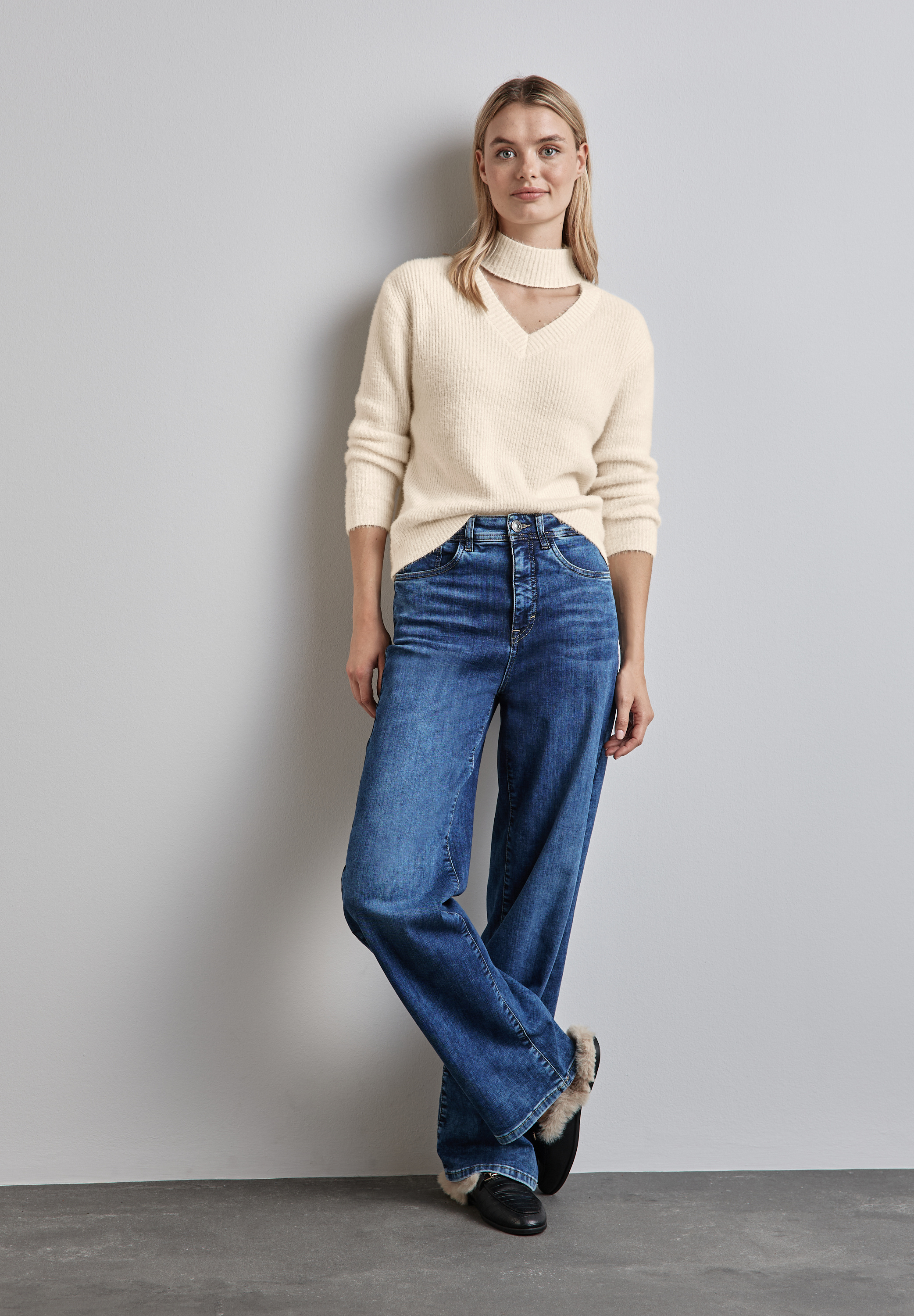 Pullover mit Cut-Out