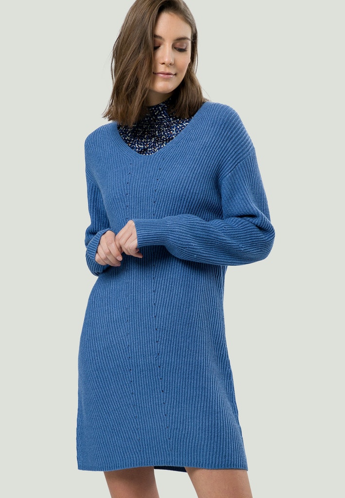 Strickkleid mit V-Ausschnitt
