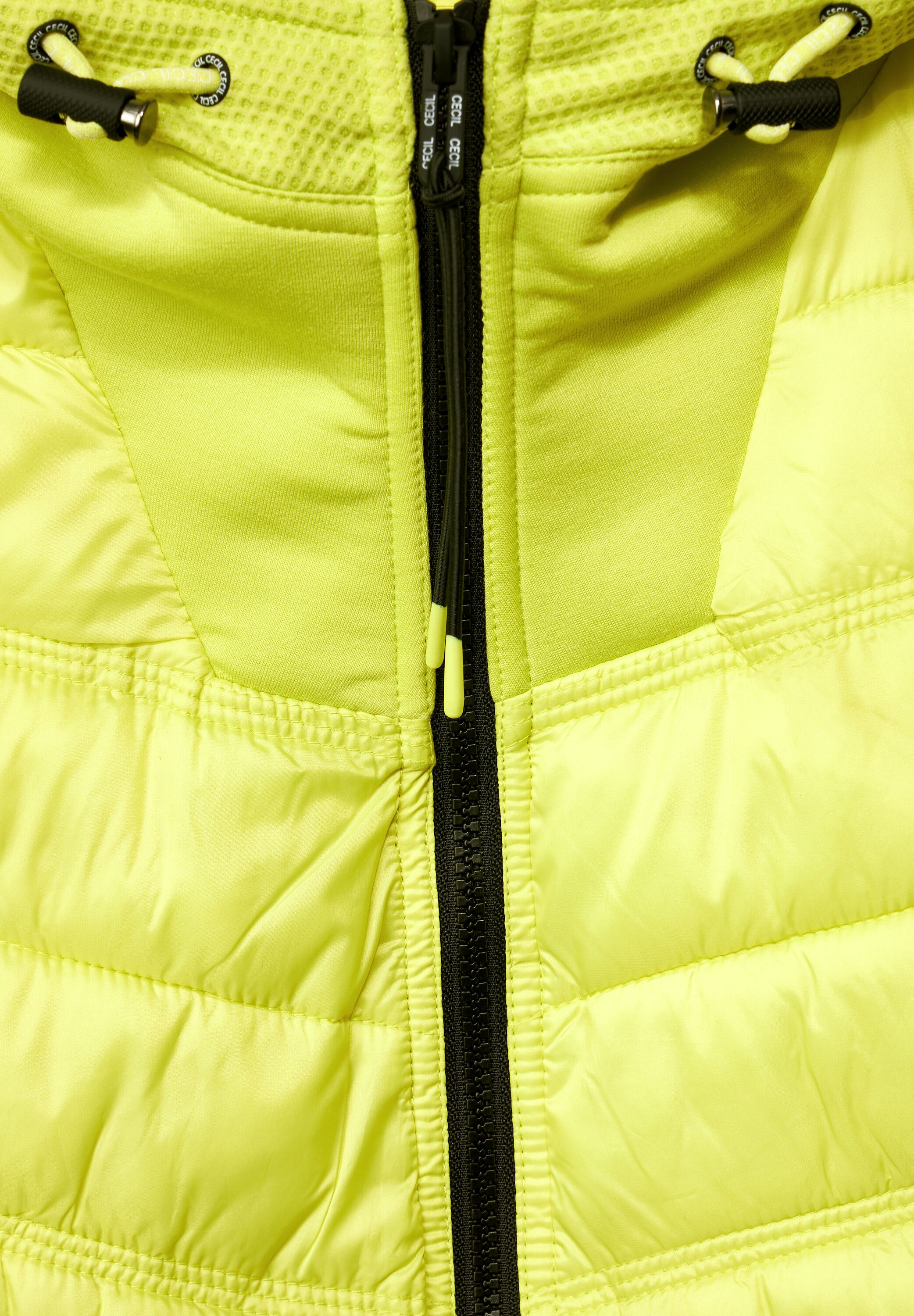 Scubajacke im Materialmix