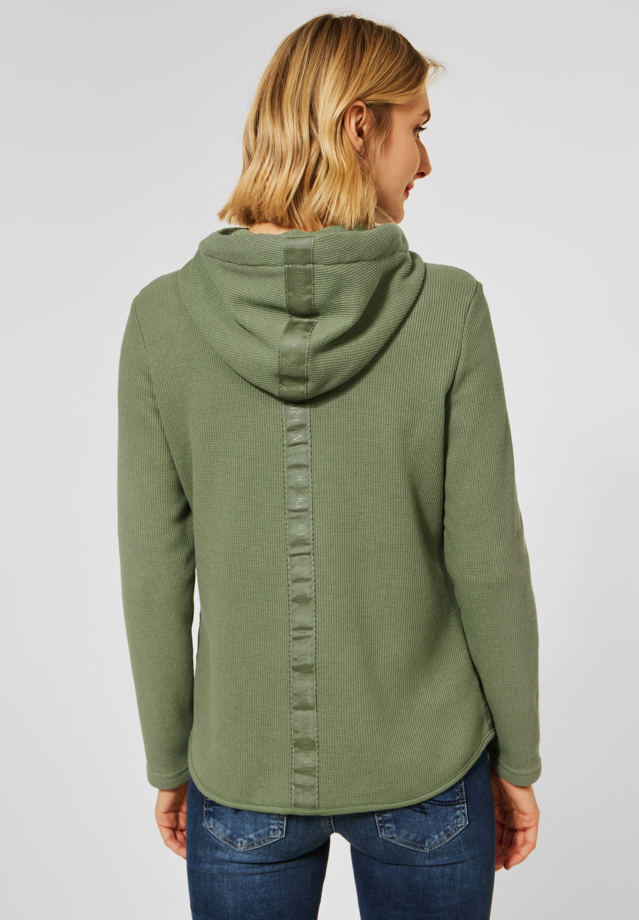 Sweatjacke im Hoodie Style