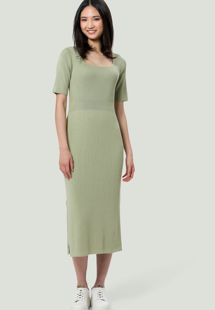Strickkleid mit Carrè Ausschnitt