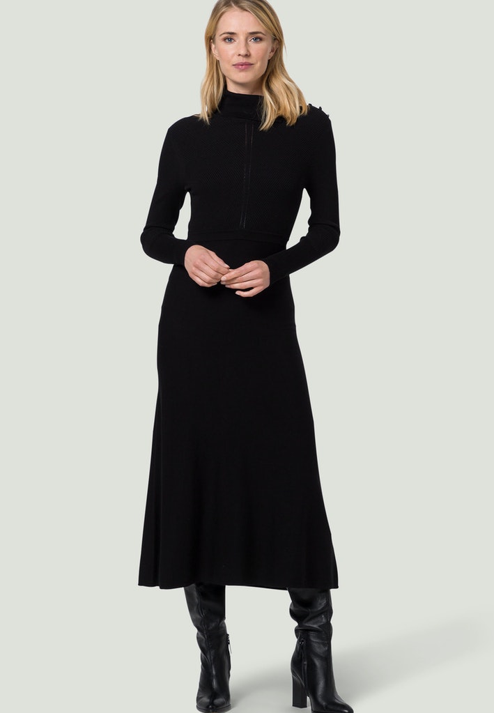 Strickkleid mit Knopfleiste Strickkleid mit Knopfleiste