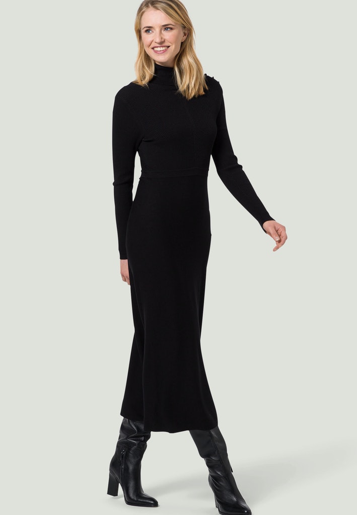 Strickkleid mit Knopfleiste Strickkleid mit Knopfleiste