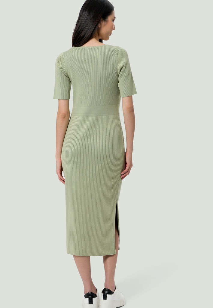 Strickkleid mit Carrè Ausschnitt