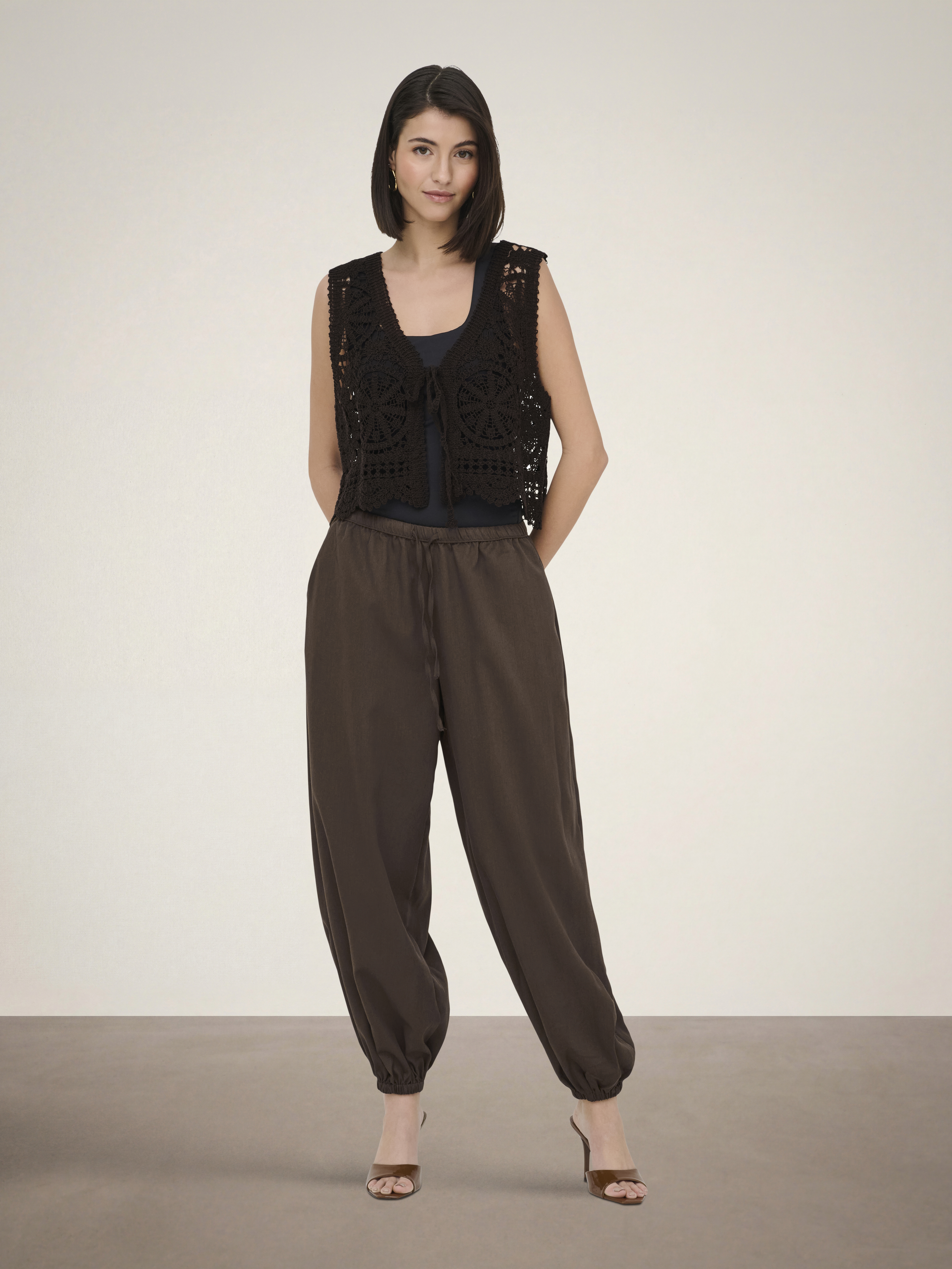 JDYVIC S/L V-NECK TIE VEST KNT