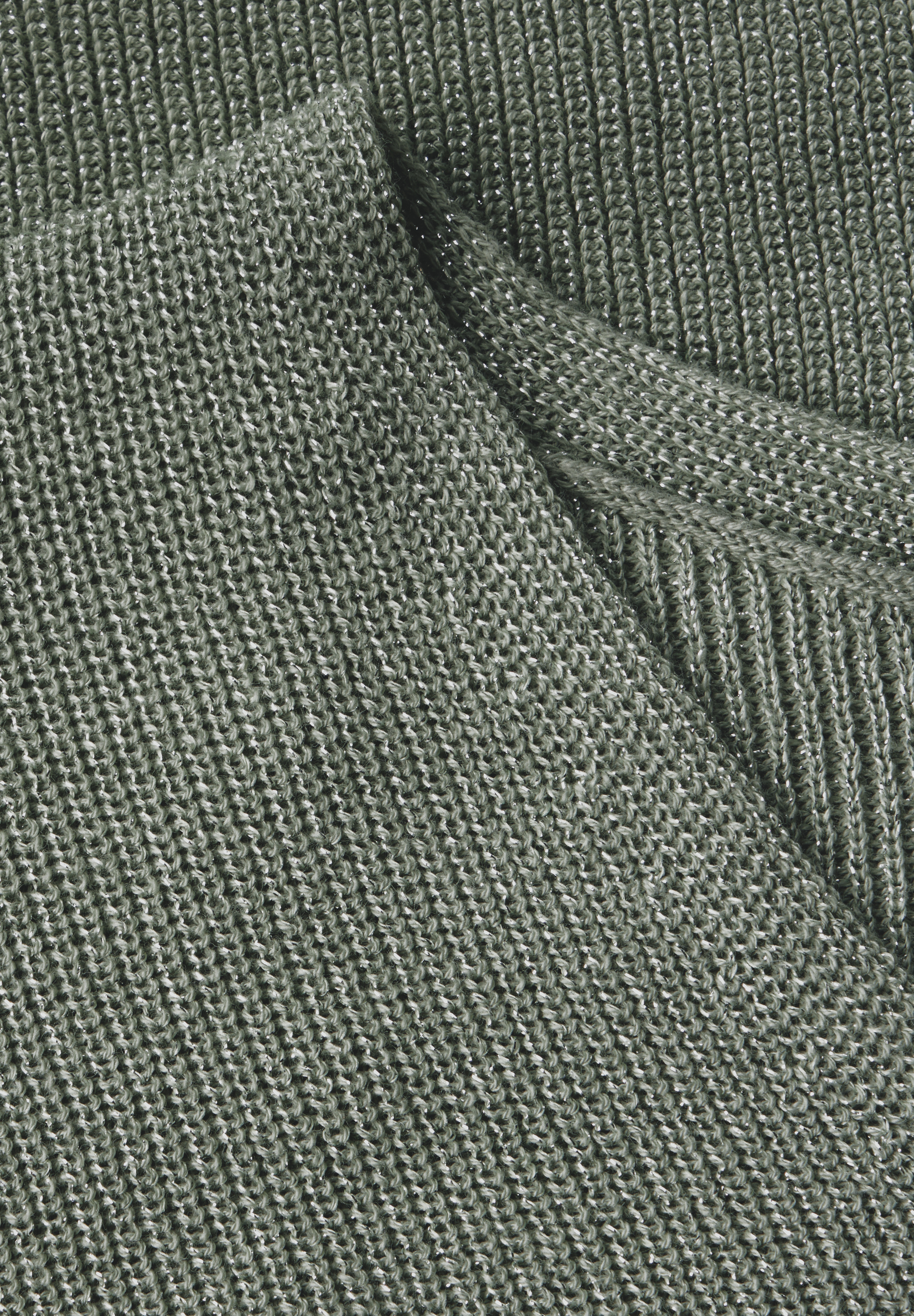 Glitzernder Pullover