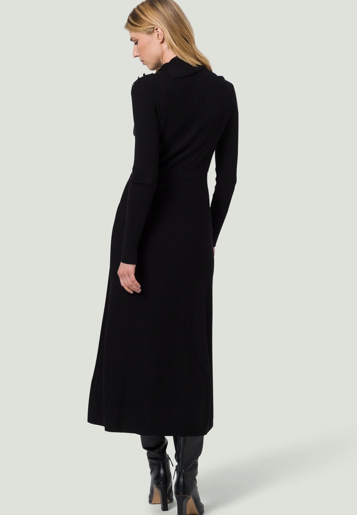 Strickkleid mit Knopfleiste Strickkleid mit Knopfleiste