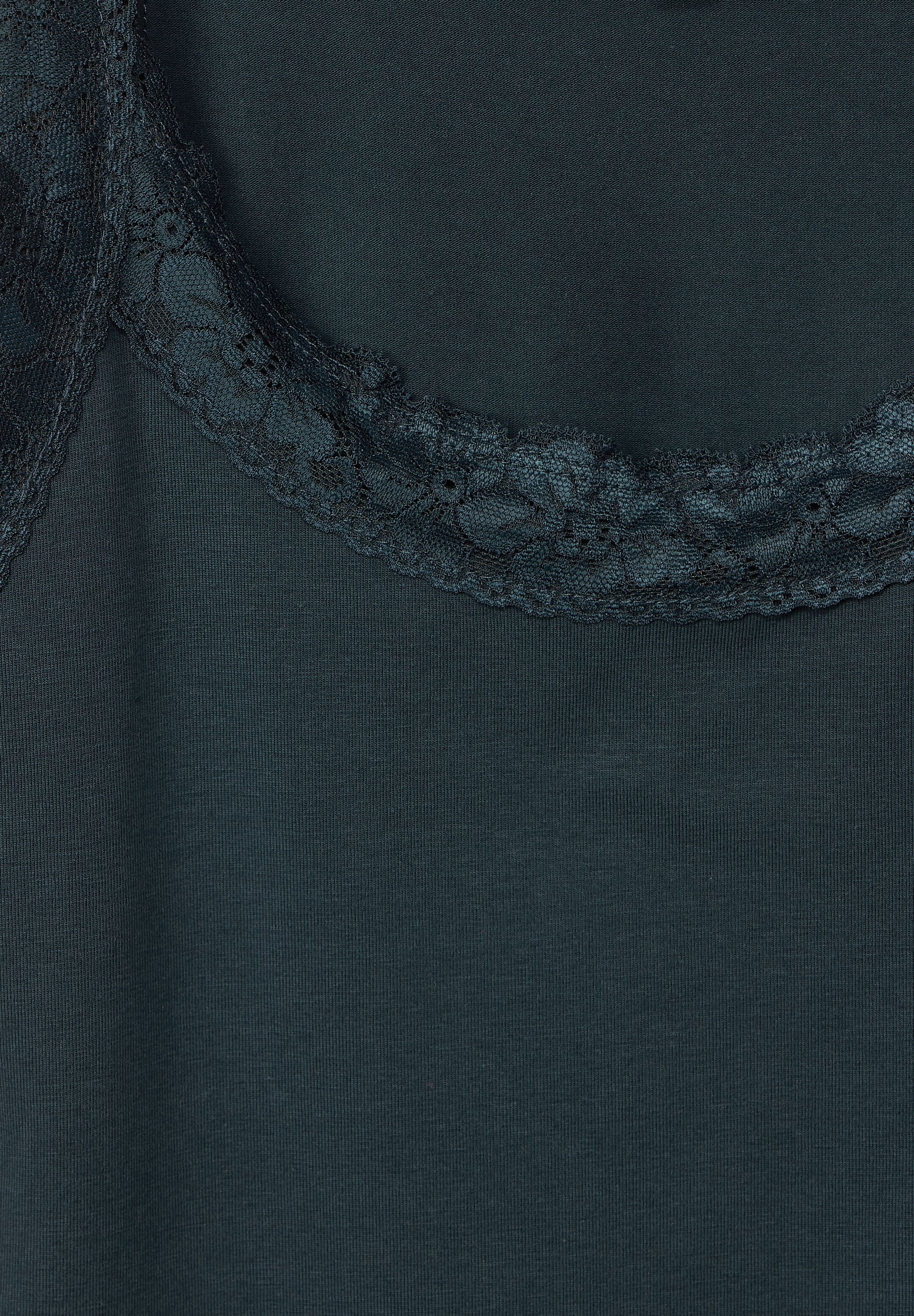 Basic Top mit Spitze
