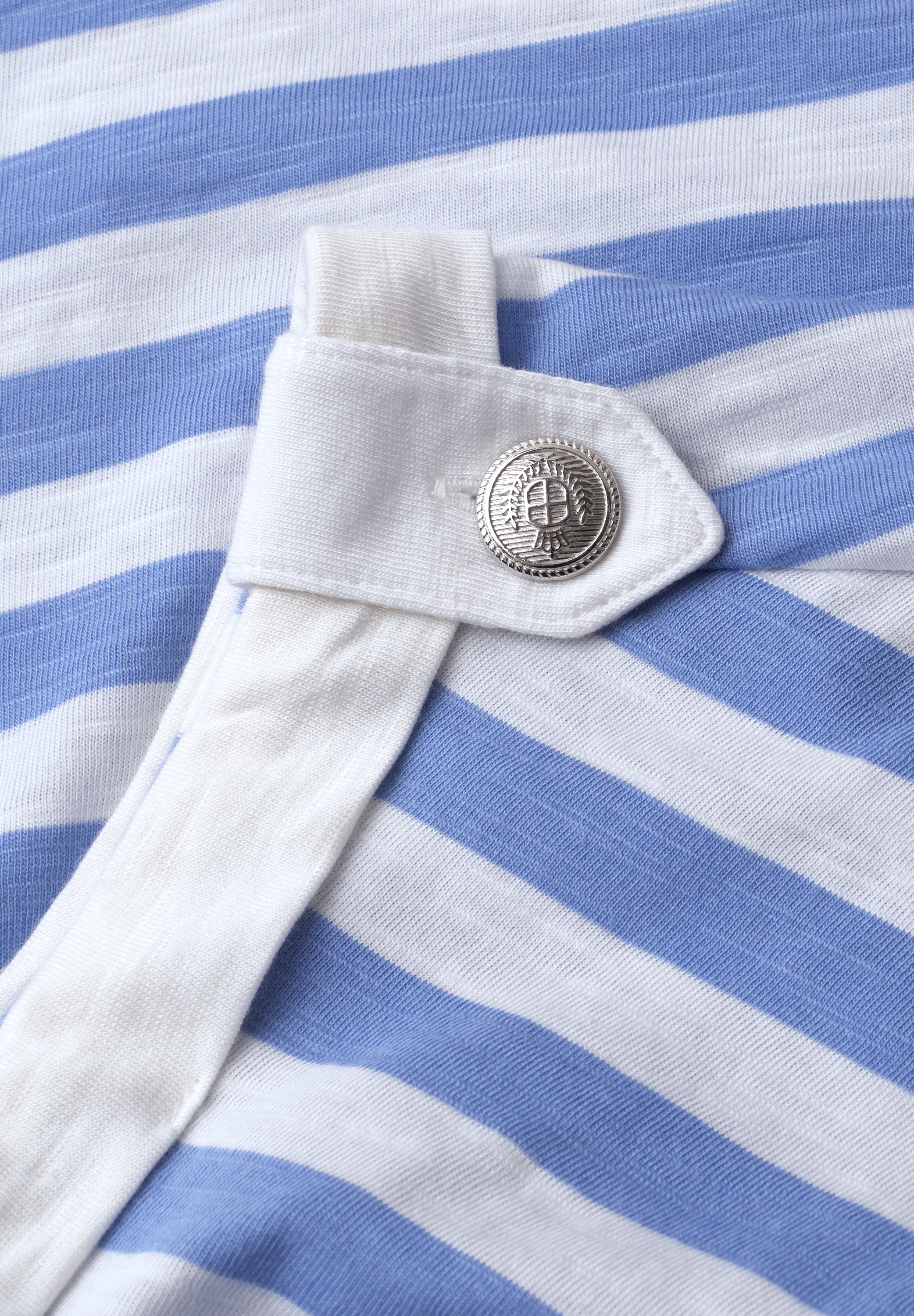 T-Shirt mit Rundhals und Knopfdetail