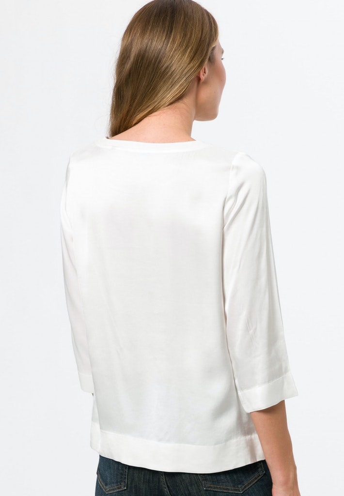Satinbluse mit U-Boot Ausschnitt Satinbluse mit U-Boot Ausschnitt