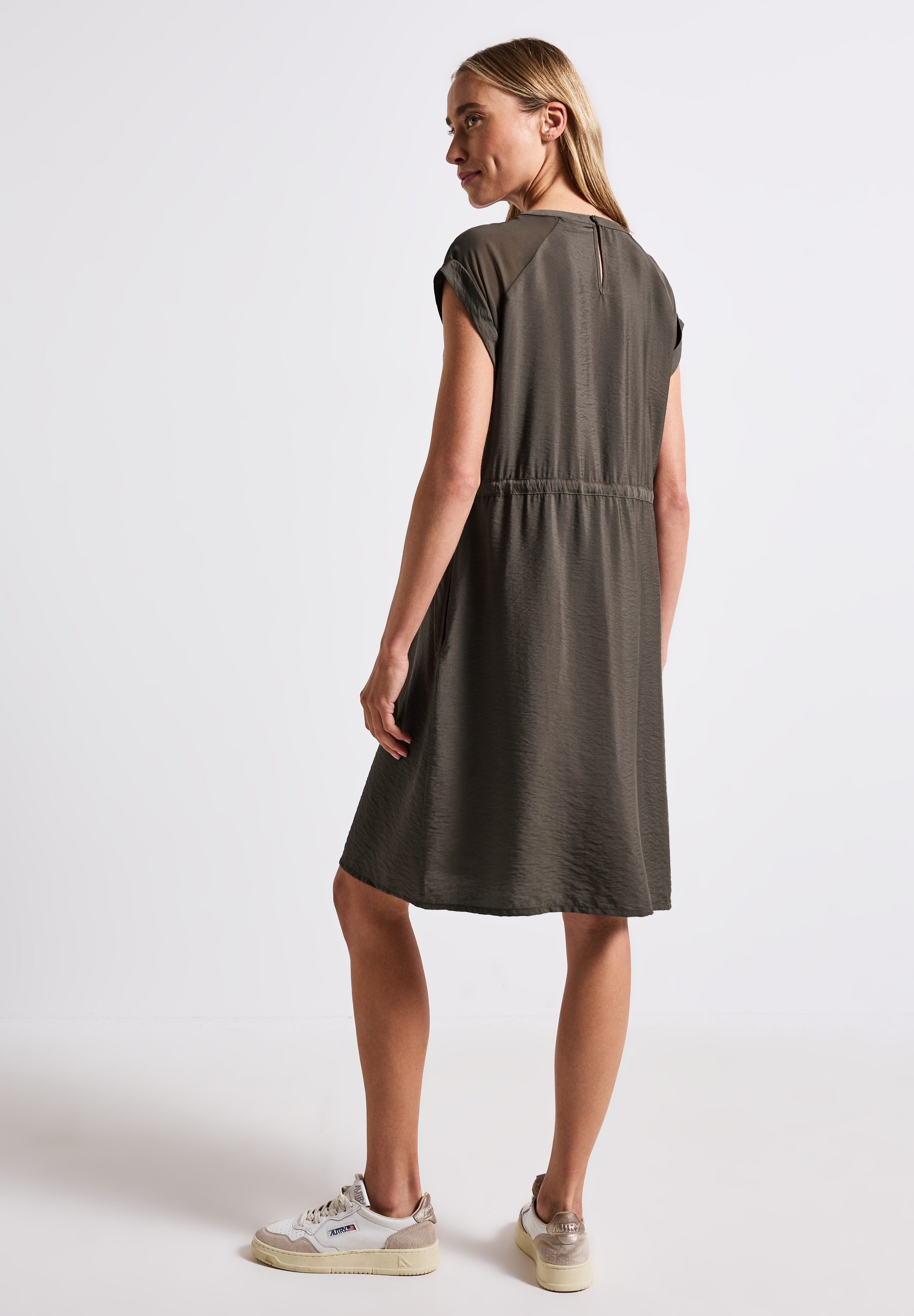 Kleid mit Mesh-Details