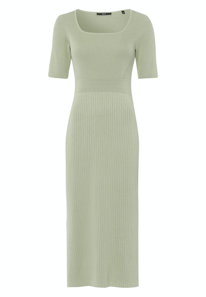 Strickkleid mit Carrè Ausschnitt