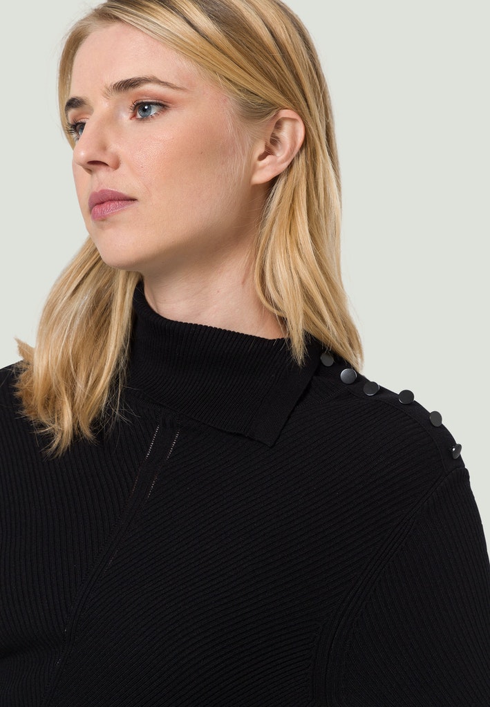 Strickkleid mit Knopfleiste Strickkleid mit Knopfleiste