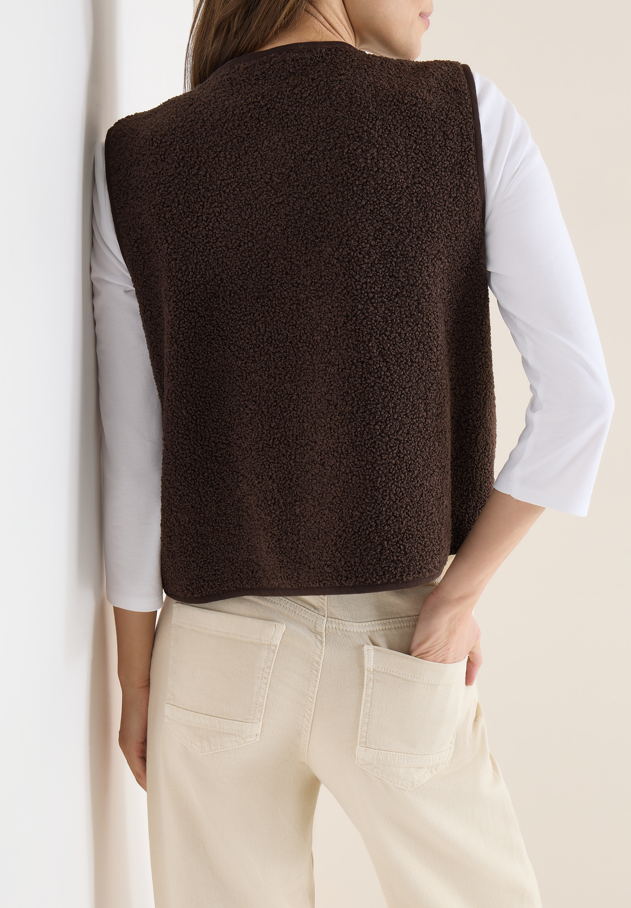 Weste aus Teddy-Material mit Rundhals