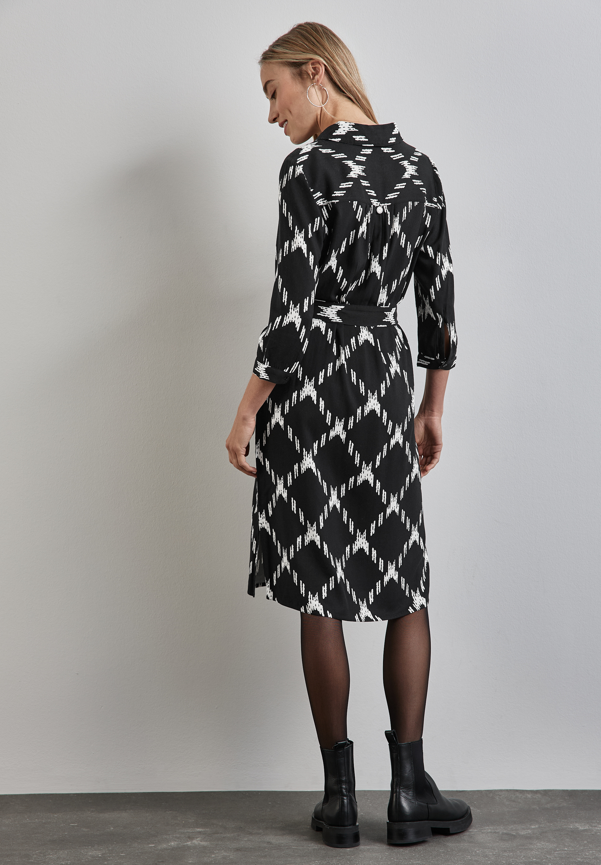 Viskose-Kleid mit Hemdkragen