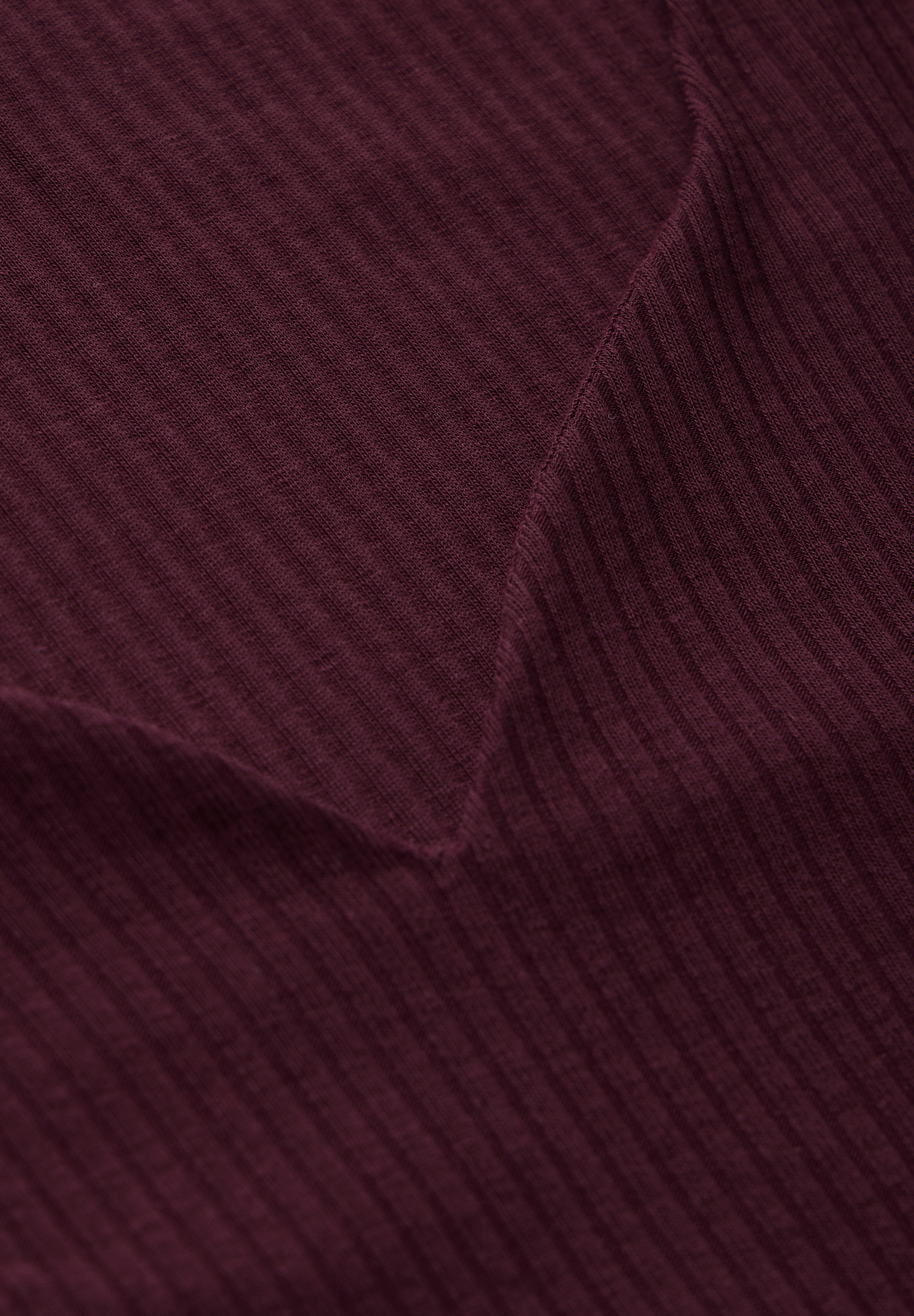 Shirt mit Herzausschnitt