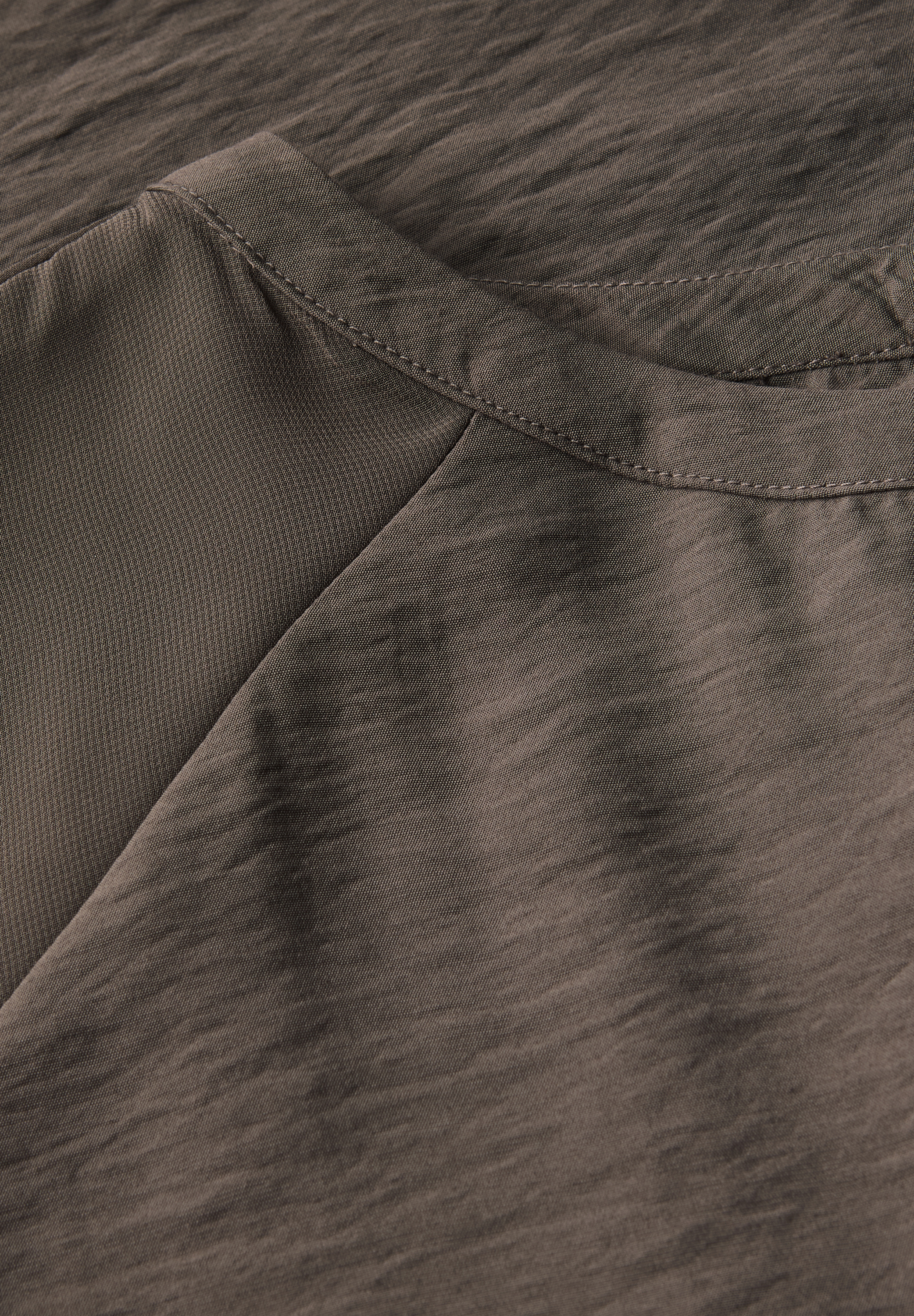 Kleid mit Mesh-Details