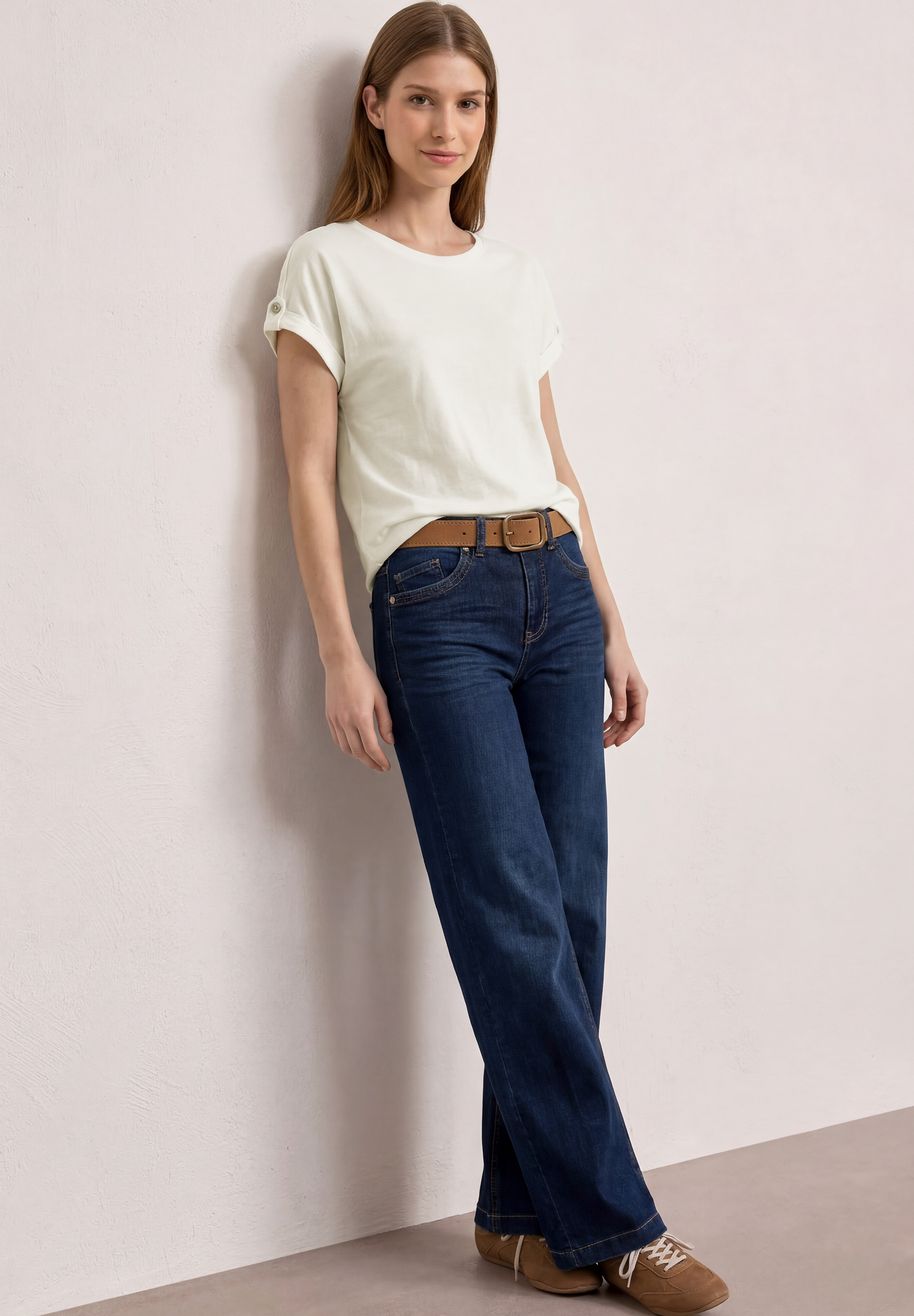 T-Shirt mit Rundhals und Knopfdetails