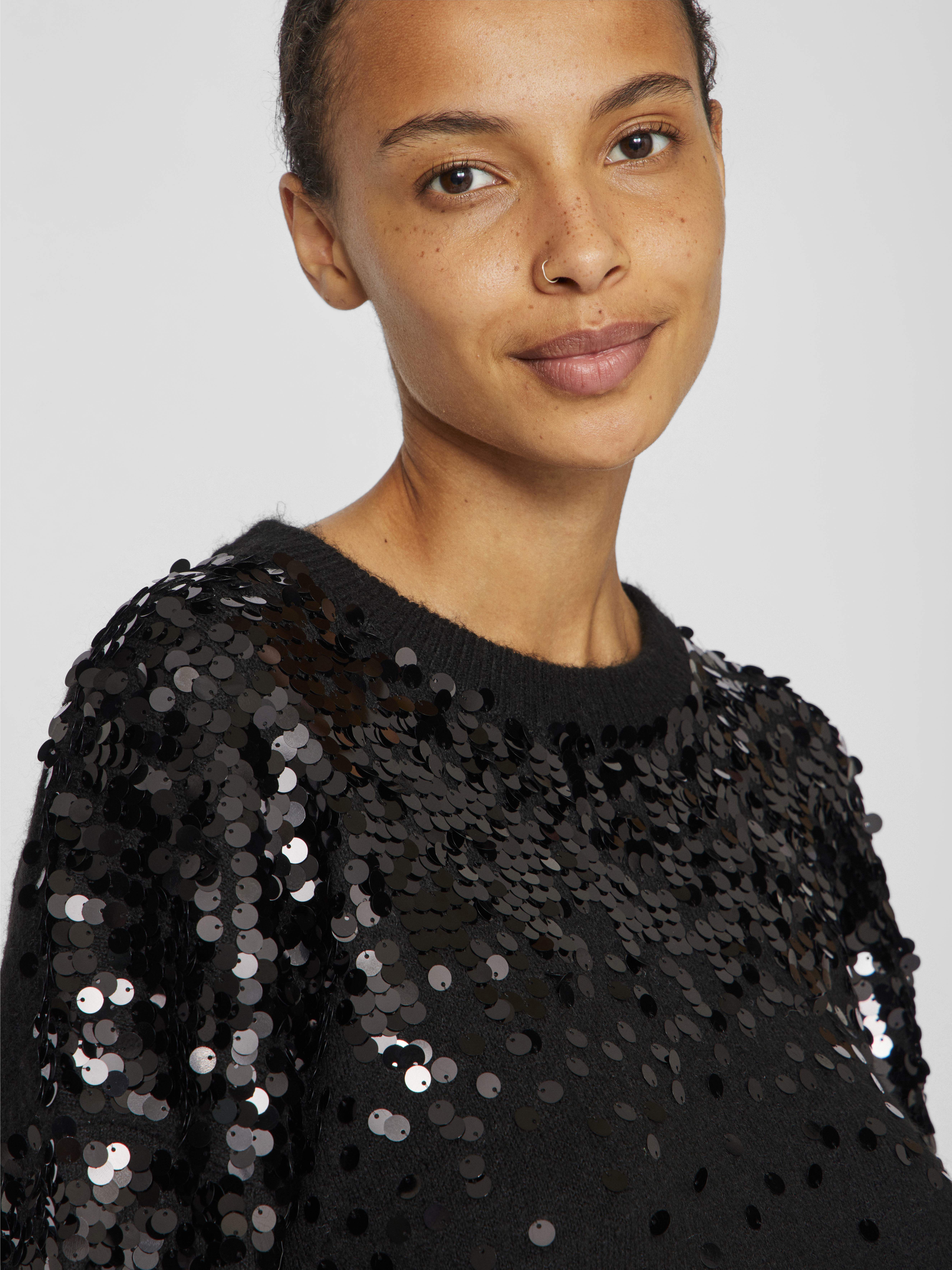 VISIQUIN O-NECK L/S SEQUIN KNIT TOP