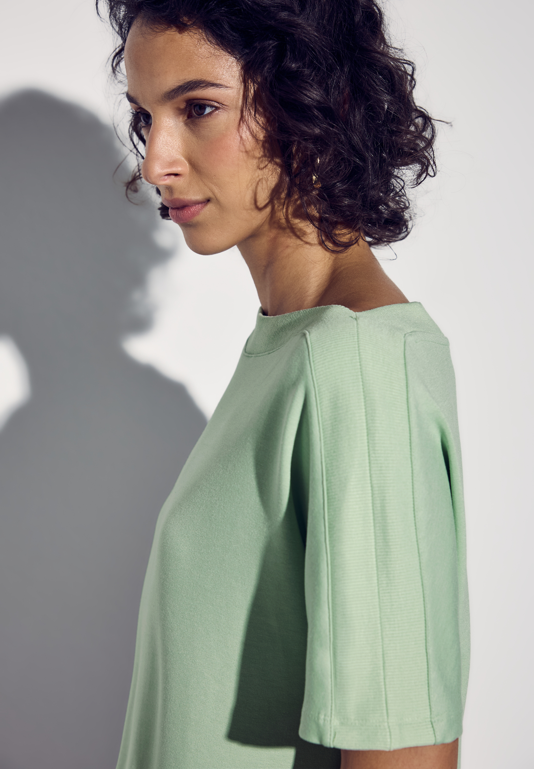 Shirt mit U-Boot-Ausschnitt