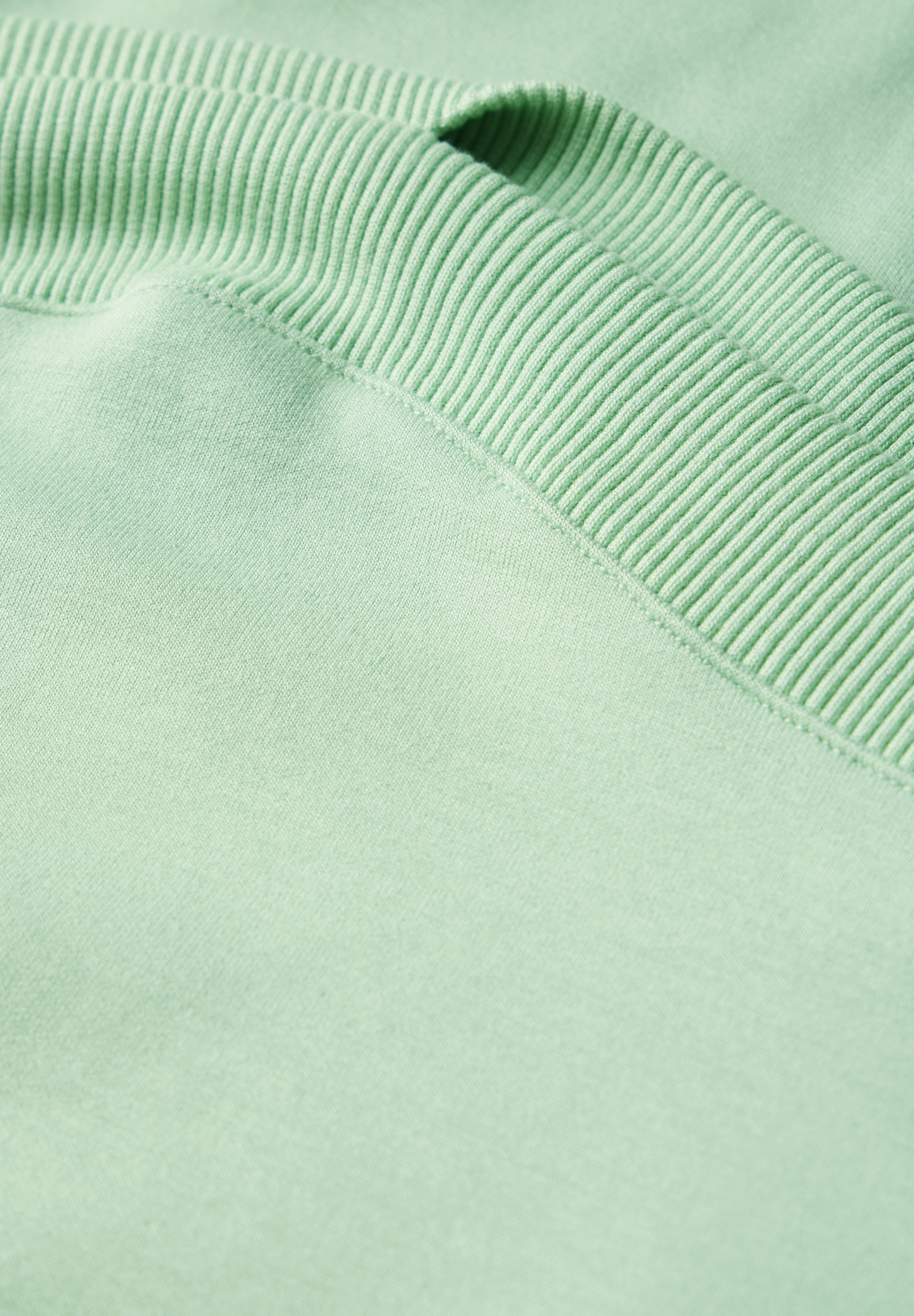 Shirt mit U-Boot-Ausschnitt
