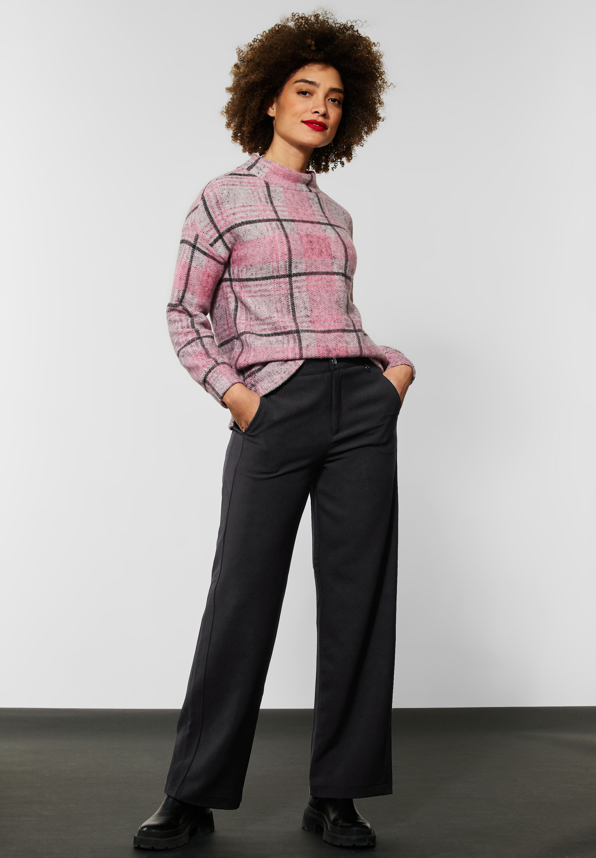 Casual Fit Hose