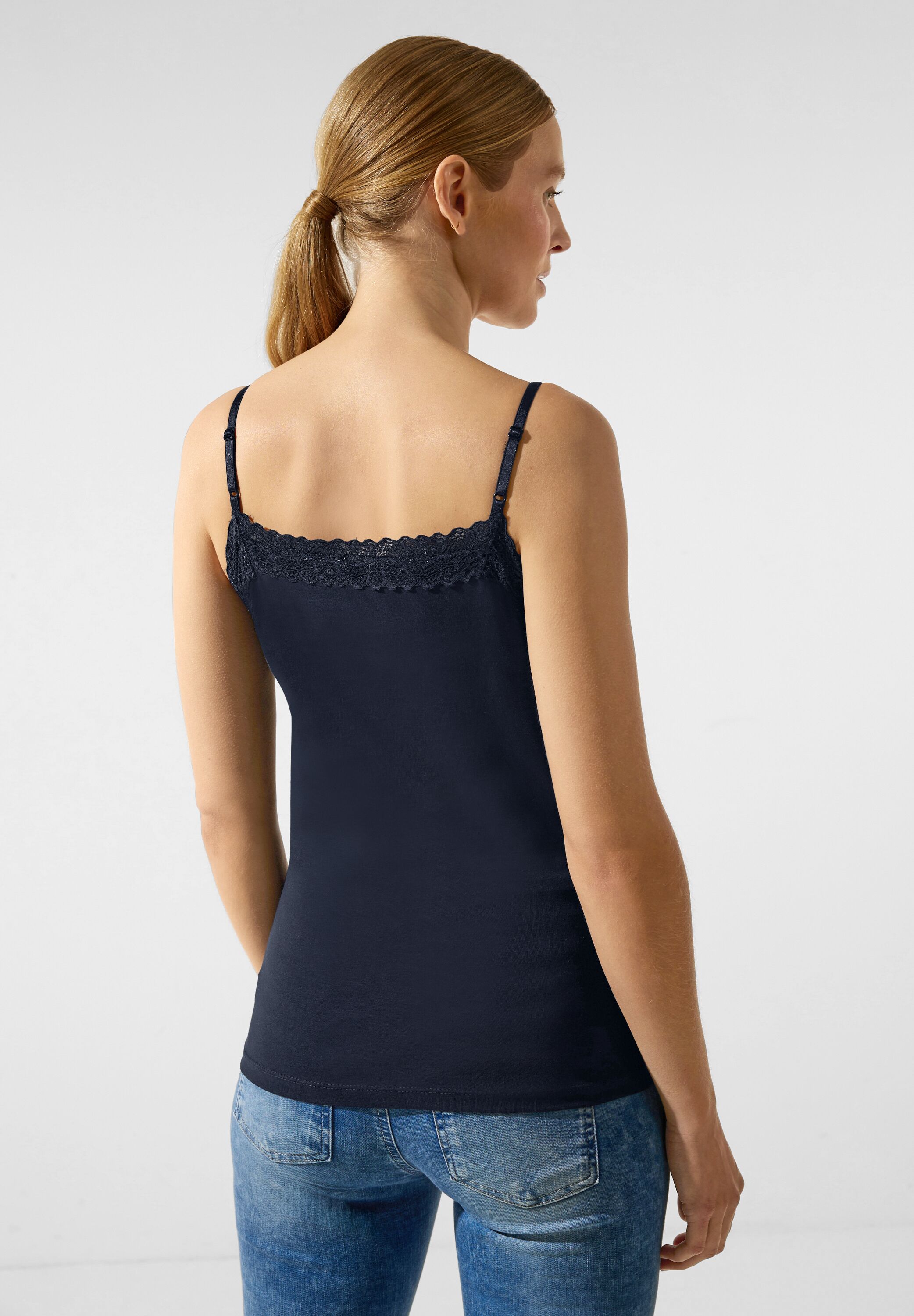 Top mit Spitzendetail