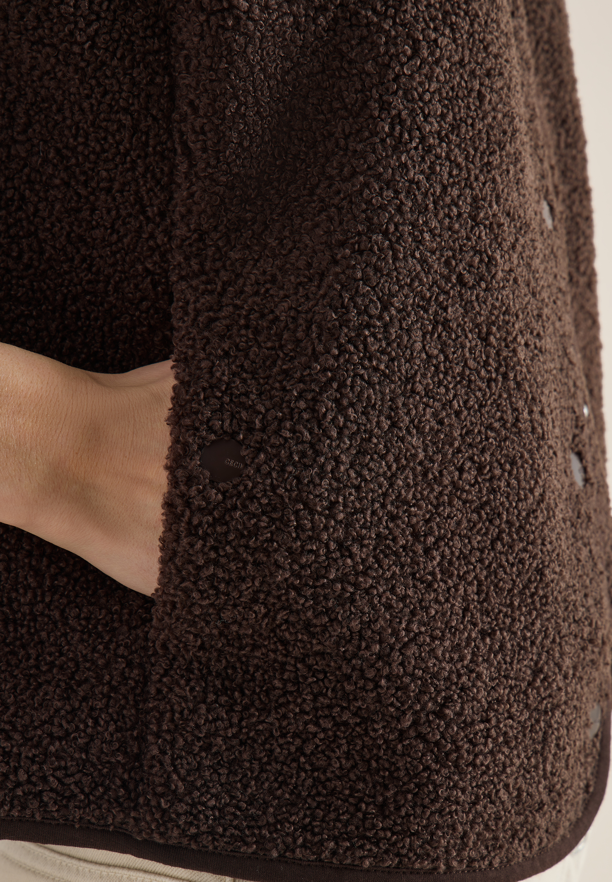 Weste aus Teddy-Material mit Rundhals