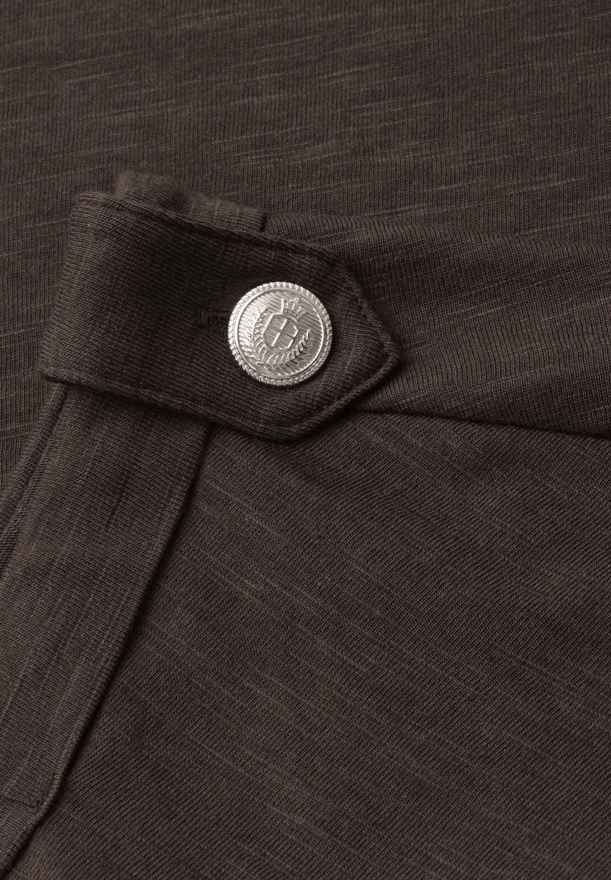 T-Shirt mit Rundhals und Knopfdetails
