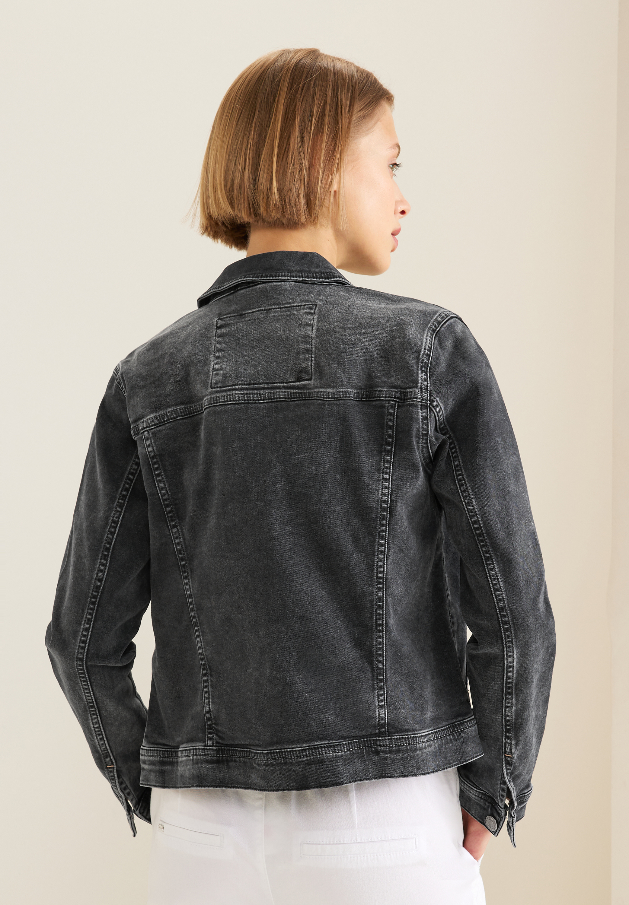 Jeansjacke in Schwarz